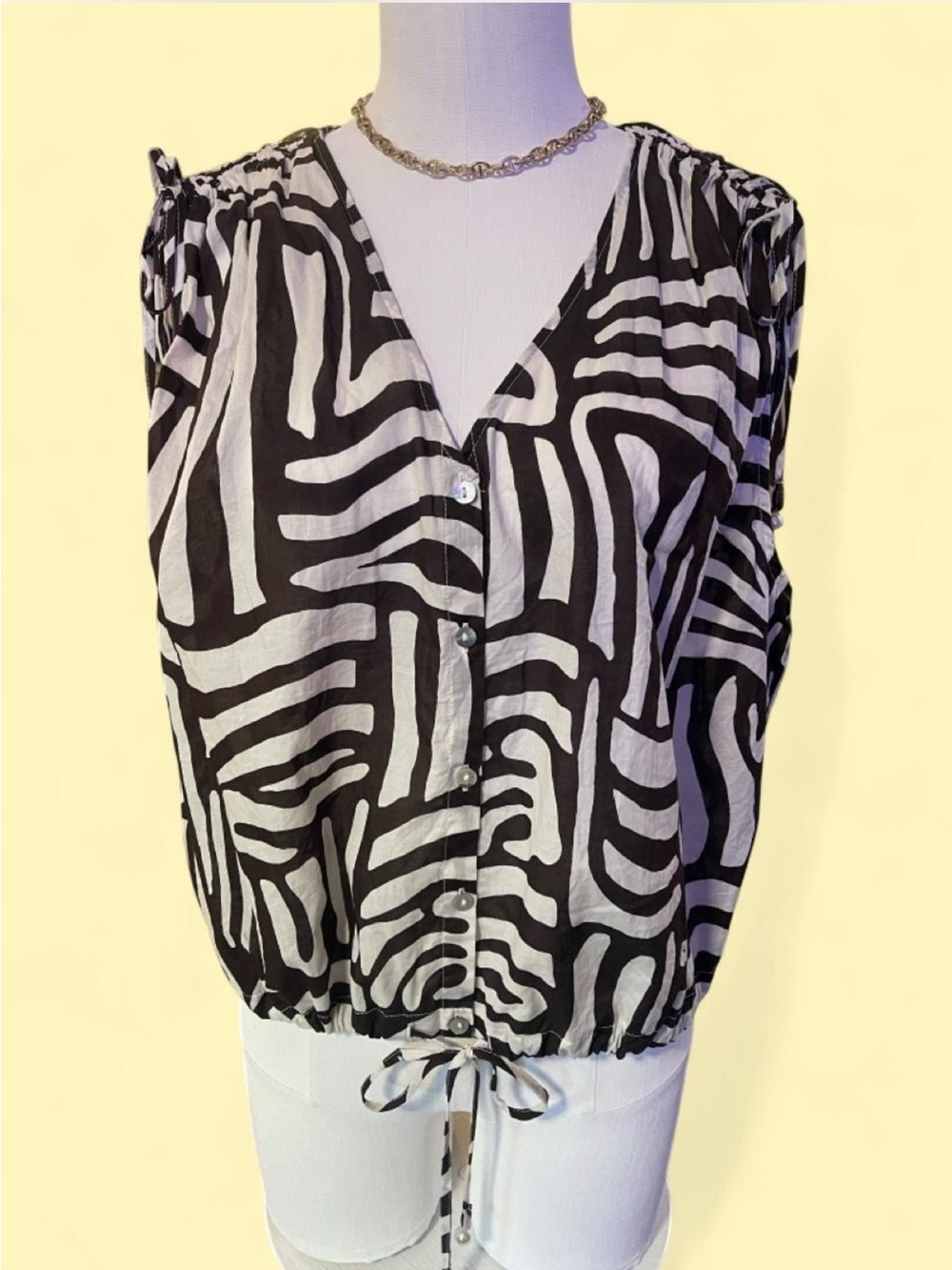 Marc New York Brown & White Abstract Button-Front V-Neck Top